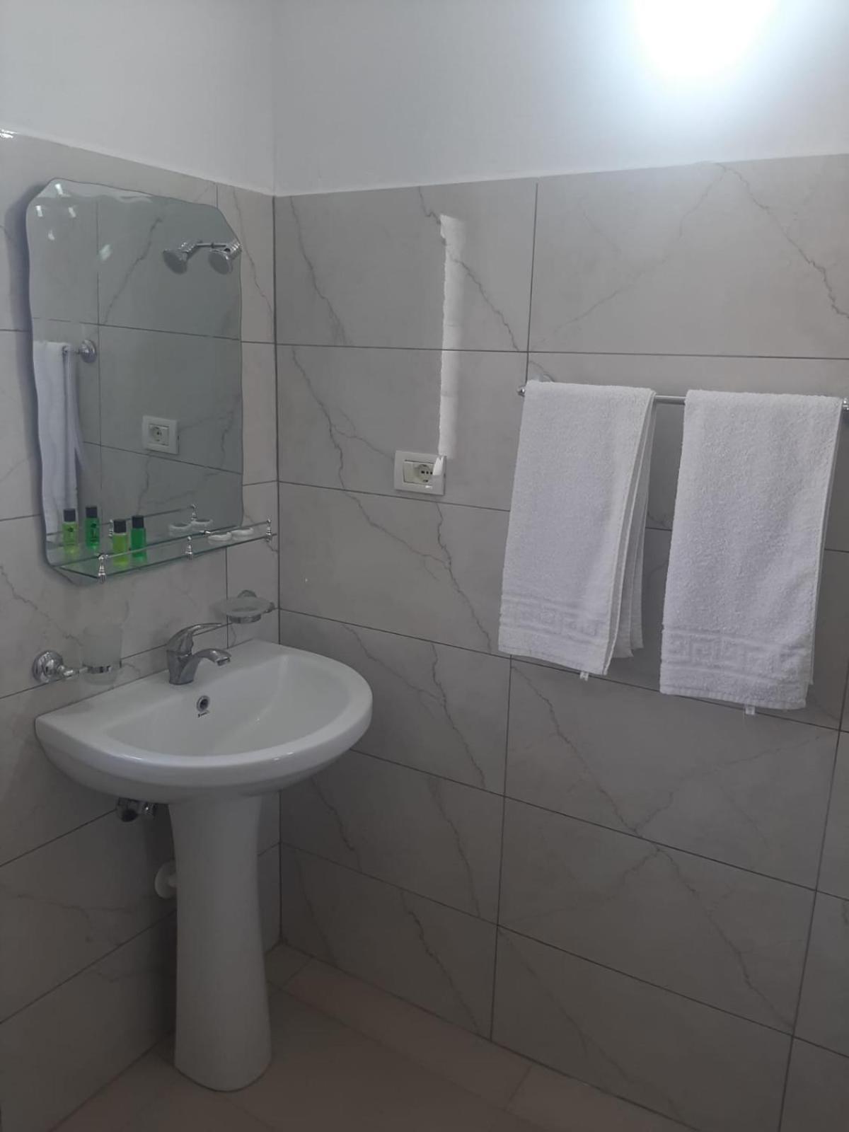 Vangert Apartment Berat Extérieur photo